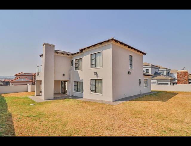 4 BEDROOM HOUSE FOR SALE IN BLUE VALLEY GOLF ESTATE